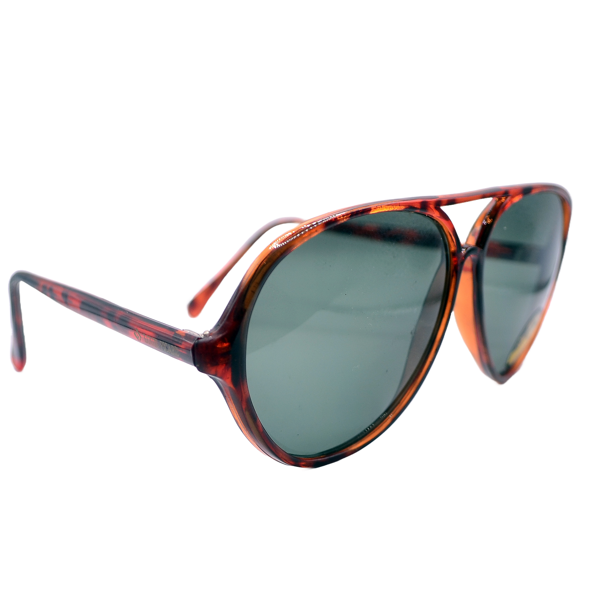 Angled front view of brown tortoiseshell sunglasses with green lenses. The image highlights the sleek, curved frame and classic design, showcasing the sunglasses' timeless appeal and modern touch, perfect for both casual and formal wear.